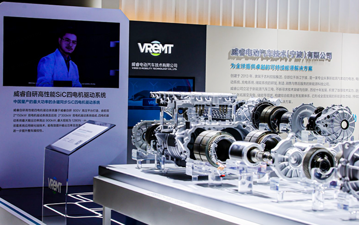 碳化硅四电机分布式驱动系统&800kW极速液冷充电平台V3双双亮相首届链博会